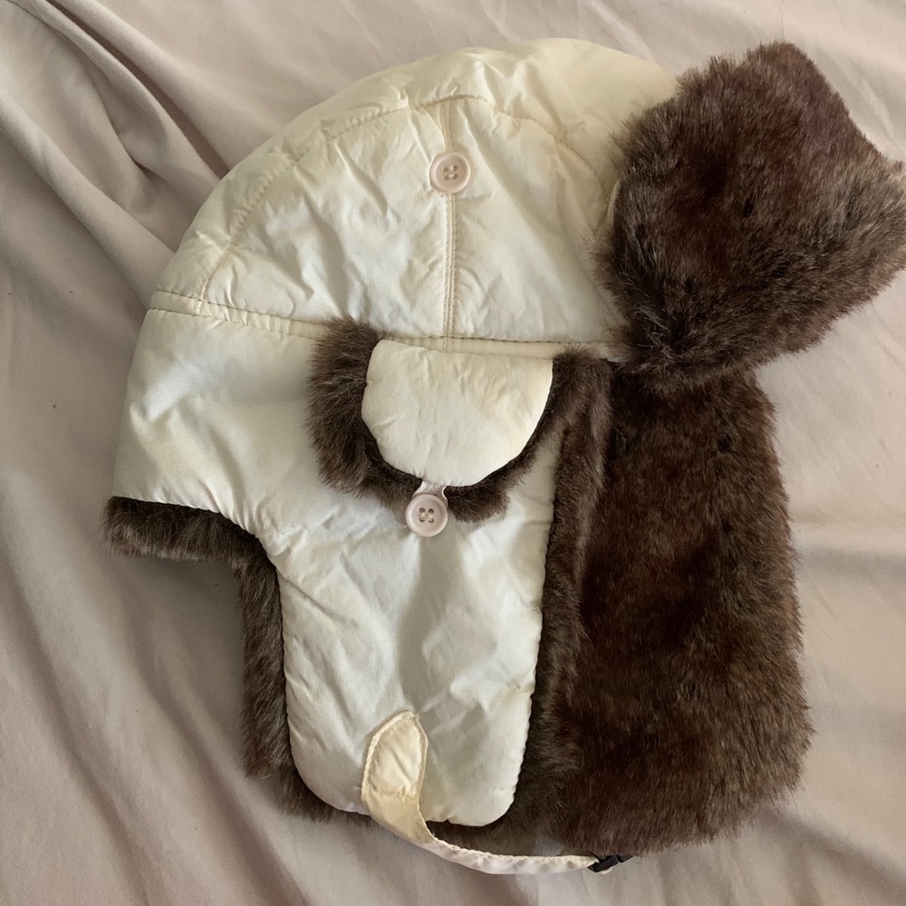 Eddie Bauer white faux fur trapper hat
